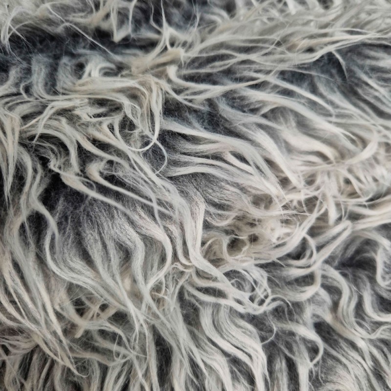Pelo largo bicolor gris